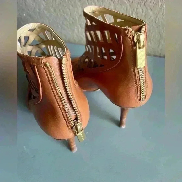 Michael Michael Kors Yvonne Tan Leather Cut Out Rear Zip Open Toe Stiletto 8M - Picture 8 of 10